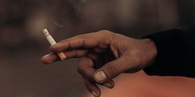 Khutbah Jumat: Bahaya Rokok bagi Diri, Keluarga, dan Masa Depan