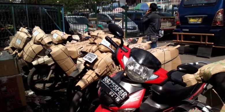 Jelang musim mudik, jasa pengiriman motor mulai banyak diminati.