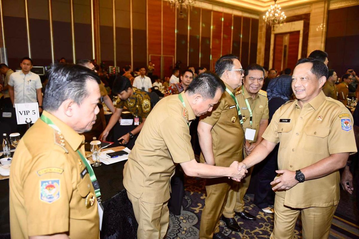 Penjabat (Pj) Gubernur Sumatera Selatan (Sumsel) Agus Fatoni saat menghadiri Rapat Koordinasi (Rakor) Hari Besar Keagamaan Nasional (HKBN) Pengamanan Pasokan dan Harga Pangan Jelang Puasa dan Idul Fitri 2024 sekaligus Rakor Pengendalian Inflasi di Daerah di Ballroom Hotel Indonesia Kempinski Jakarta, Jakarta, Senin (4/3/2024).