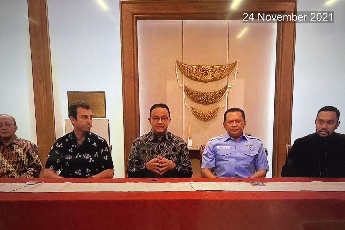Foto yang beredar Gubernur DKI Jakarta Anies Baswedan (tengah) bersama Co Founder Formula E Alberto Longo (kedua kanan) dan Ketua MPR RI Bambang Soesatyo (kedua kiri).