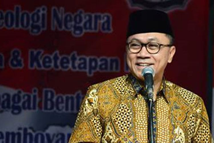 Ketua MPR RI Zulkifli Hasan sedang menyampaikan sosialisasi empat pilar MPR RI di hadapan ratusan guru jenjang pendidikan anak usia dini (PAUD) di Sekolah Dasar Islam Terpadu Rahmaniyah, Depok, Jawa Barat, Selasa (20/6/2017) siang.