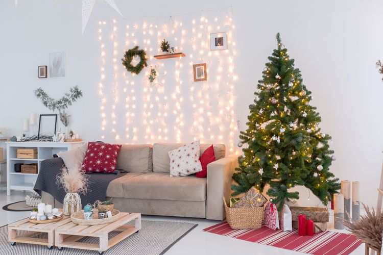 Ilustrasi dekorasi Natal di rumah. 