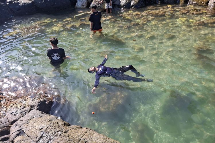 Laguna Wediombo di Gunungkidul, Sensasi Berenang di Kolam Alami Tepi Laut