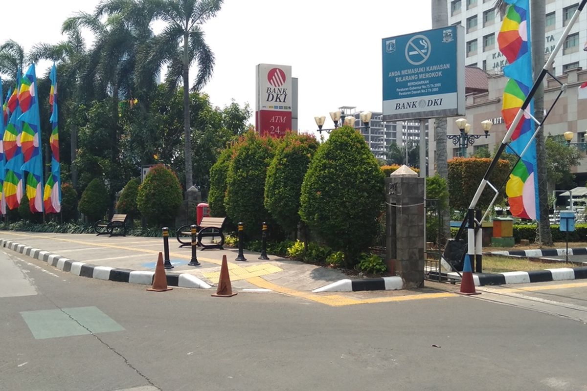 Jalur sepeda di depan kantor Wali Kota Jakarta Selatan, Jumat (20/9/2019)