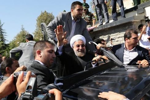 Presiden Hassan Rohani Dilempar Sepatu di Teheran