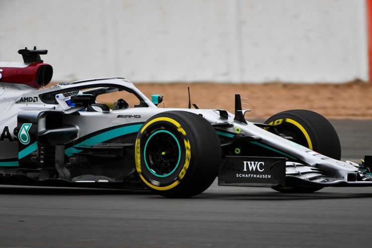 Ilustrasi mobil balap Lewis Hamilton