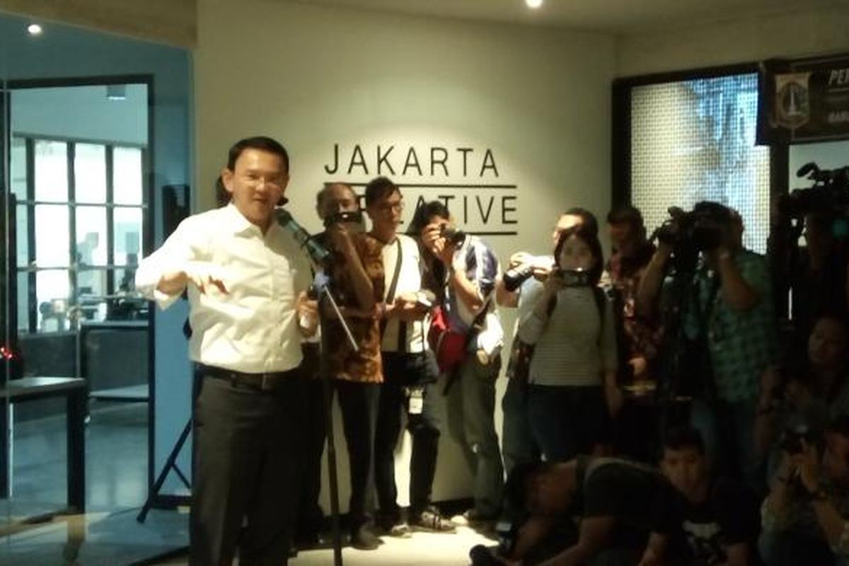 Gubernur DKI Jakarta Basuki Tjahaja Purnama saat meresmikan Jakarta
Creative Hub. Adapun Jakarta Creative Hub merupakan wadah bagi para anak
muda untuk mengembangkan kreatifitasnya, Rabu (1/3/2017). Kompas.com/Kurnia
Sari Aziza
