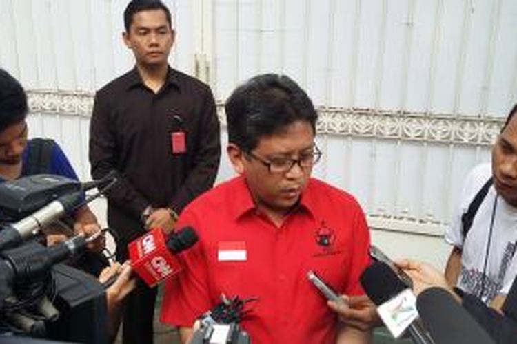 Sekjen PDI-P Hasto Kristiyanto saat ditemui di Jalan Teuku Umar, Jakarta Pusat, Selasa (17/11/2015).