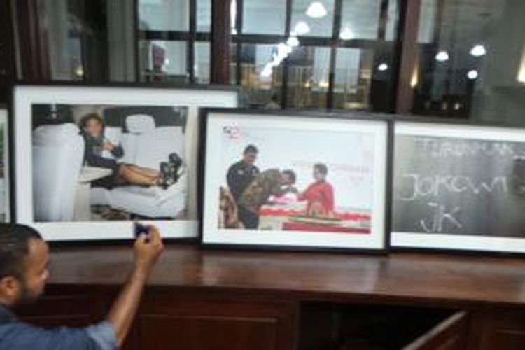 Foto yang hilang dalam pameran foto Setahun Kerja Jokowi-JK di Museum Bank Mandiri, Jakarta, Jumat (18/12/2015).