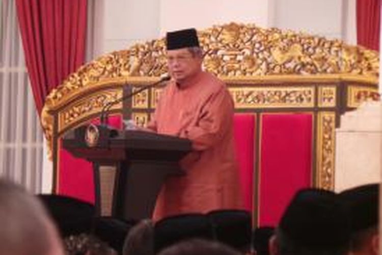 Presiden Susilo Bambang Yudhoyono memberikan sambutan pada acara berbuka bersama jajaran Kabinet Indonesia Bersatu II, pejabat tinggi negara, duta besar negara sahabat, di Istana Negara, Jakarta, Kamis (11/7/2013)