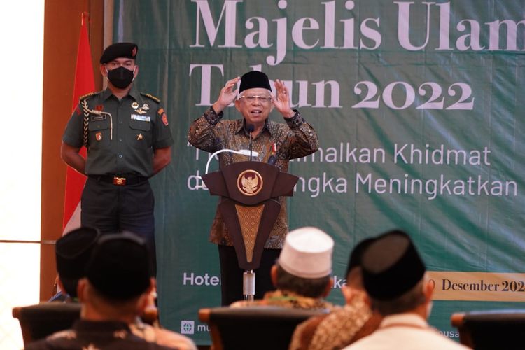 Wakil Presiden Ma'ruf Amin menyampaikan sambutan saat menghadiri pembukaan Musyawarah Kerja Nasional Majelis Ulama Indonesia di Hotel Grand Sahid Jaya, Jakarta, Kamis (8/12/2022).