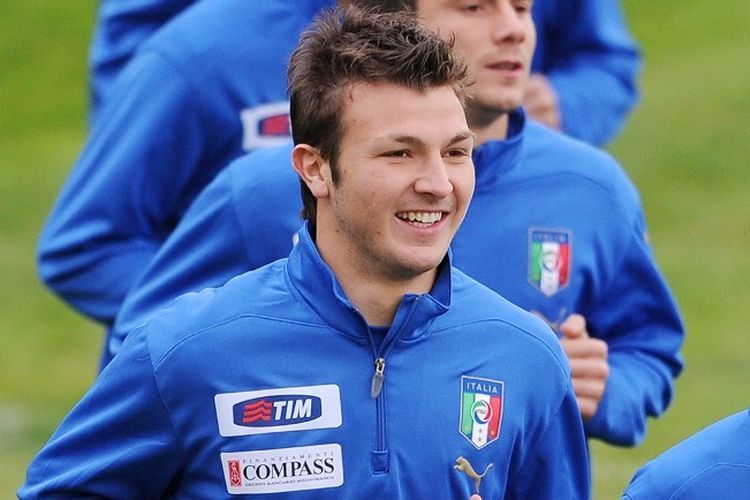 Marco Motta saat berlatih bersama timnas Italia pada tahun 2009. Marco Motta kini dirumorkan akan melanjutkan karier di Indonesia untuk bergabung dengan Persija Jakarta. Sepanjang kariernya, Motta pernah berseragam Juventus dan AS Roma.