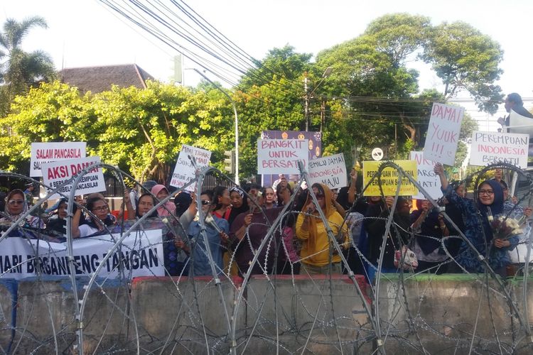 Aksi damai di dekat kantor KPU, Menteng, Jakarta Pusat, Rabu (22/5/2019).