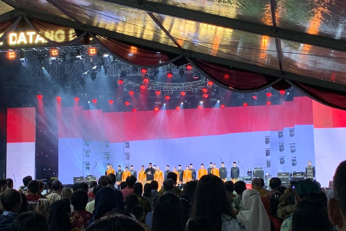 Upacara pembukaan Jakarta Fair Kemayoran 2022 dibuka dengan menyanyikan lagu Indonesia Raya, Kamis (9/6/2022).