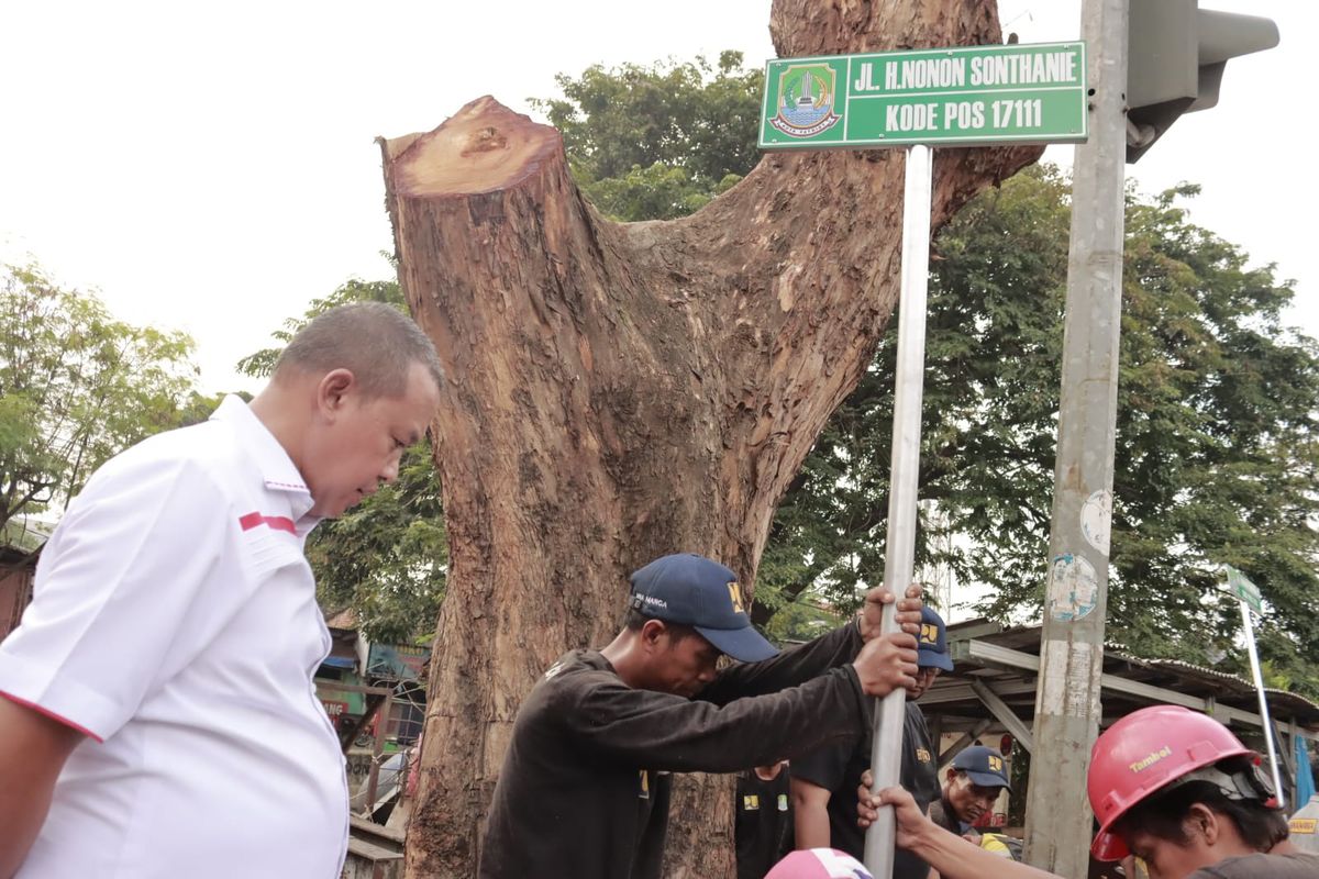 Penggantian nama Jalan Baru Underpass di Kelurahan Duren Jaya, Bekasi Timur menjadi Jalan H Nonon Sonthanie oleh Pemkot Bekasi pada Rabu (9/10/2023) kemarin.