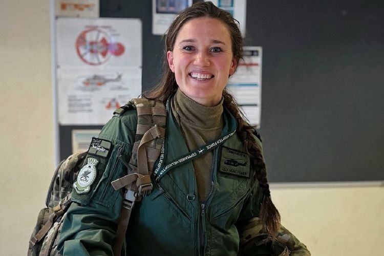 Satu-satunya Wanita Letnan AL Inggris Tewas Kecelakaan Helikopter