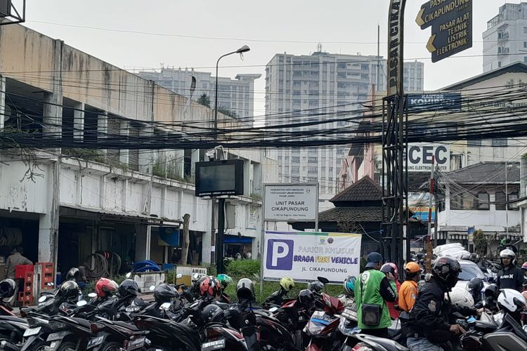 Cara ke Pasar Antik Cikapundung di Bandung Naik DAMRI dan Angkot