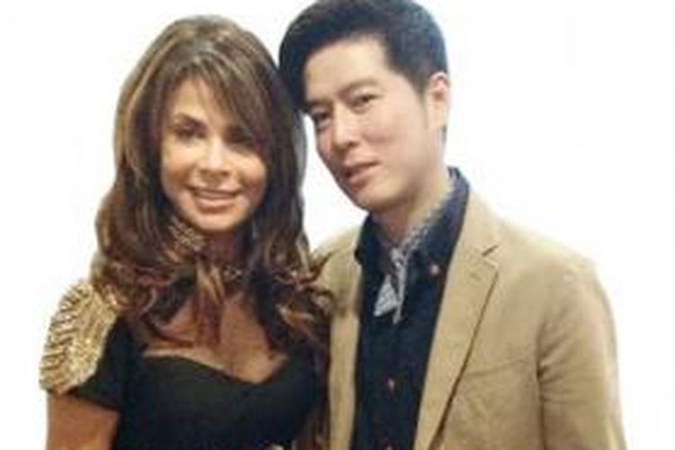 Paula Abdul (kiri) dan Sebastian Gunawan