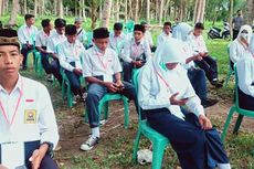 Viral Foto Para Siswa Ujian Online di Pinggir Pantai, Guru: Jaringan di Sini Bagus