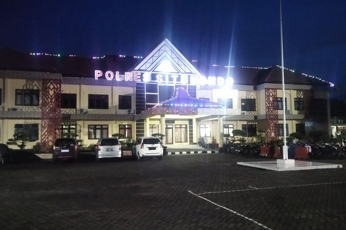 Polres Situbondo tempat istri polisi melaporkan kelakuan suaminya yang memaksa aborsi.