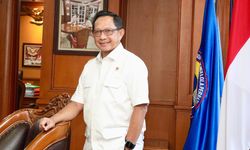 Mendagri Tito Terima Penghargaan Tokoh Pendorong Pertumbuhan dan Stabilitas Ekonomi Daerah