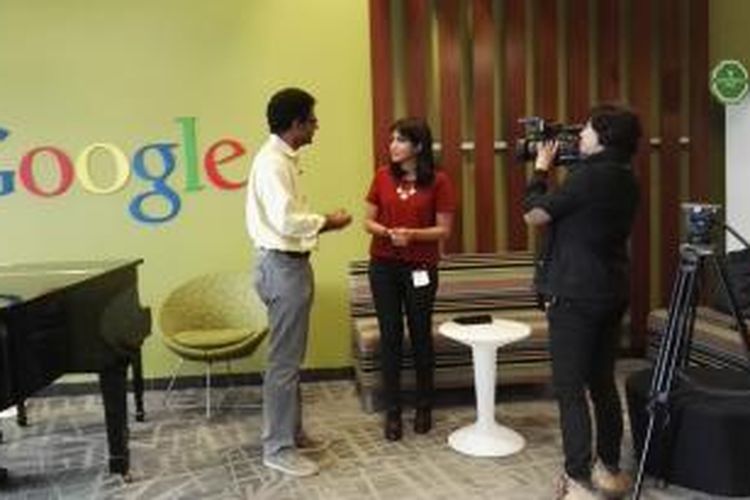 Ben Gomes, VP dan Google Fellow, sedang diwawancarai oleh Kompas TV.