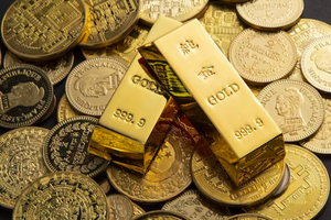 Ogah Uang Angpau Amblas di Tangan Orangtua, Bocah 10 Tahun Pilih Borong Emas