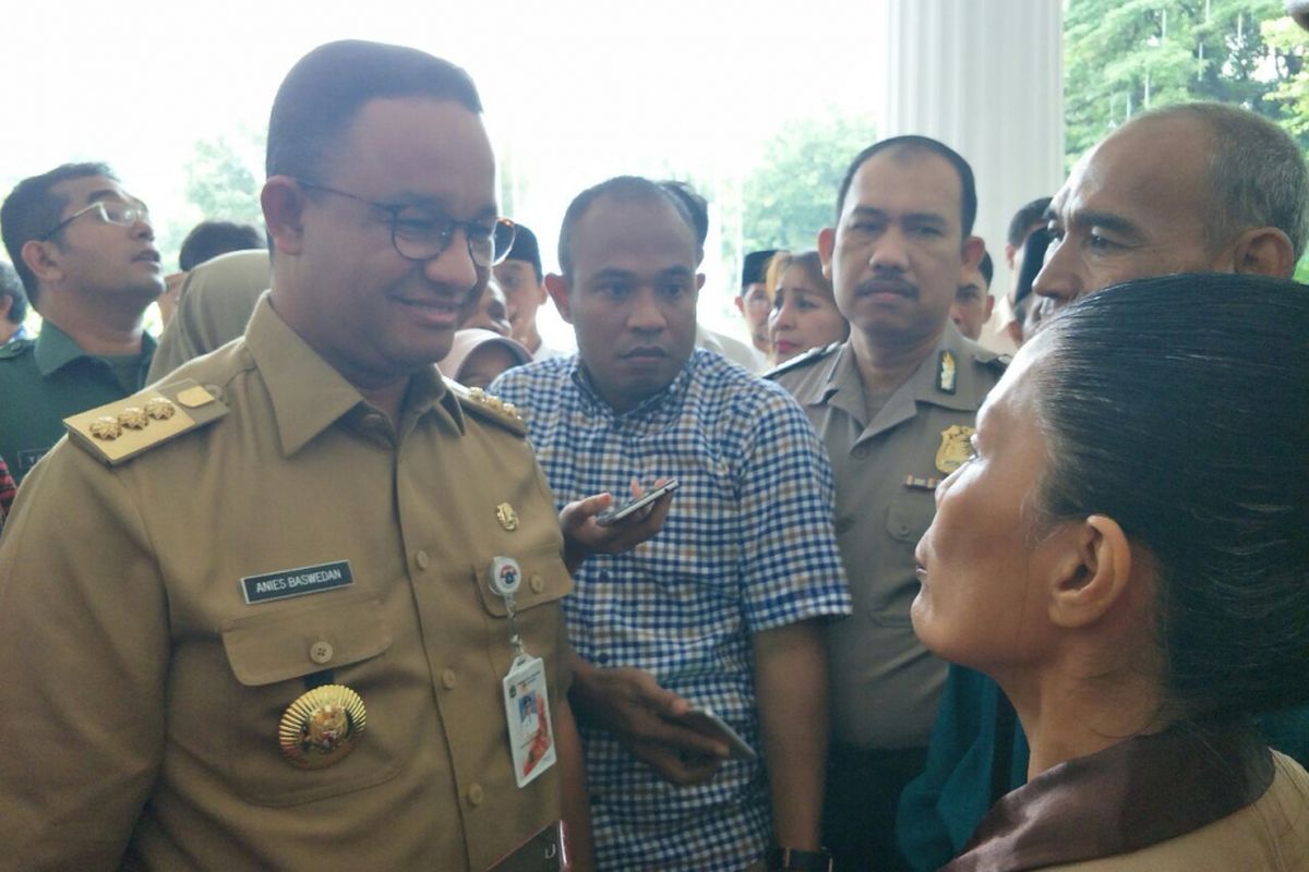 Gubernur DKI Jakarta Anies Baswedan di Balai Kota DKI Jakarta, Jalan Medan Merdeka Selatan, Selasa (14/11/2017). 