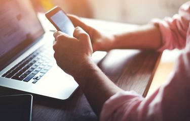 Pengguna Internet Indonesia Tembus 200 Juta, Hampir Semua "Online" dari  Ponsel