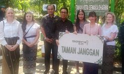 PepsiCo, BWC, dan Pemkot Denpasar Ubah Sampah Bekas Kemasan Jadi Papan Penanda Jalan
