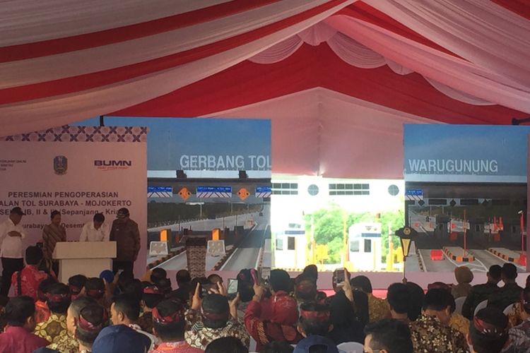 Presiden Joko Widodo meresmikan Tol Surabaya-Mojokerto, Selasa (19/12/2017). 