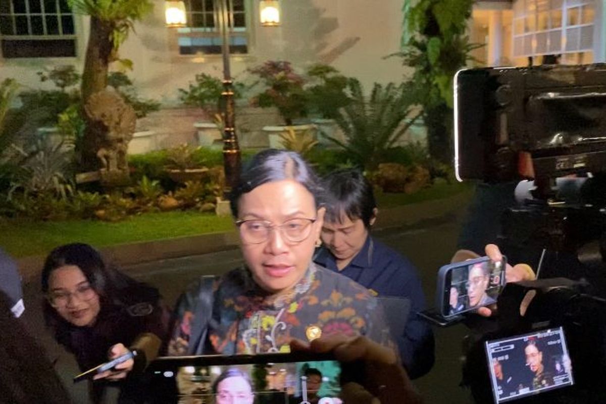 Isu Mundur dari Menteri Keuangan, Sri Mulyani Pilih Diam dan Tersenyum