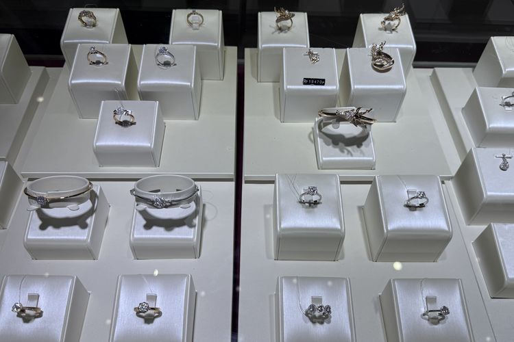 Koleksi Frank & co. di ?Frankly, That?s Love? Exhibition, di Mall Kelapa Gading 3 pada 11-22 Februari 2026.