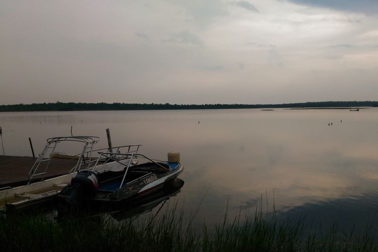 Gambaran dan kondisi terkini objek wisata Danau Teluk Gelam di Kabupaten Ogan Komering Ilir, Sumsel yang terbengkalai. Foto diambil pada 22 Mei 2017.