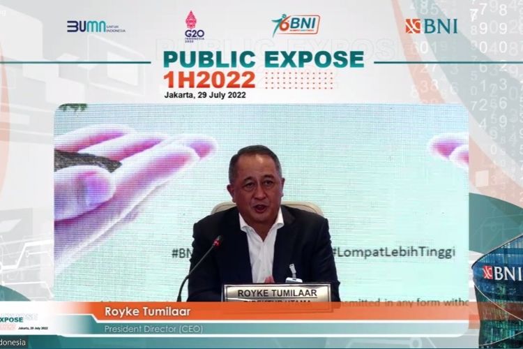 Direktur Utama BNI Royke Tumilaar saat public expose Semester I 2022, Jumat (29/7/2022).