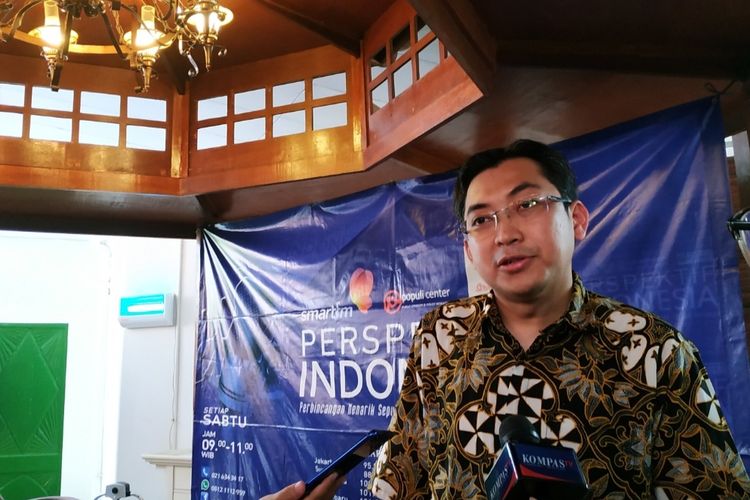 Juru Bicara PKS, Ahmad Fathul Bari memberikan keterangan usai mengisi diskusi di Kedai Sirih Merah, Tanah Abang Jakarta Pusat, Sabtu (2/11/2019)
