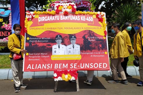 Hari Jadi Banyumas, Kantor Bupati Dikirimi Karangan Bunga Berisi Kritik dari Mahasiswa