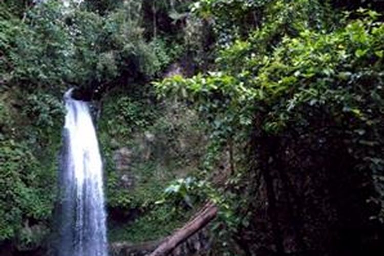 Air Terjun Kulu Kubuk di Desa Madobak, Kepulauan Mentawai.