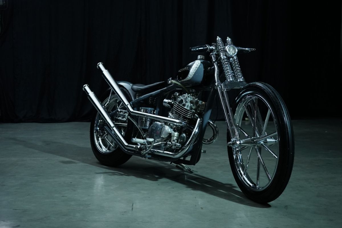 Motor custom Suzuki Thunder 250 bergaya chopper garapan Spring Legacy