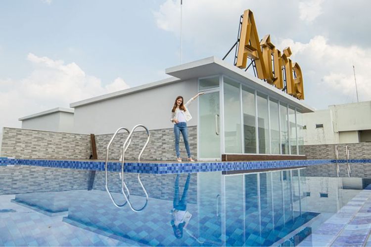 Sky Infinity Pool di Atria Hotel & Residences Yogyakarta. 