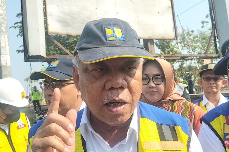 Menteri Kementerian Pekerjaan Umum dan Perumahan Rakyat (PUPR), Basuki Hadimuljono, saat di Kabupaten Sragen, Jawa Tengah (Jateng) pada Minggu (23/7/2023).