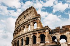Turis Inggris yang Ukir Namanya di Colosseum Roma Minta Maaf