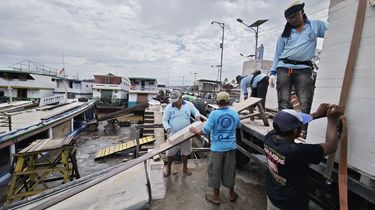 Kapal di Dermaga Kunjang Mandek: Pekerja Jual Motor, Harga Bahan Pokok di Pedalaman Meroket