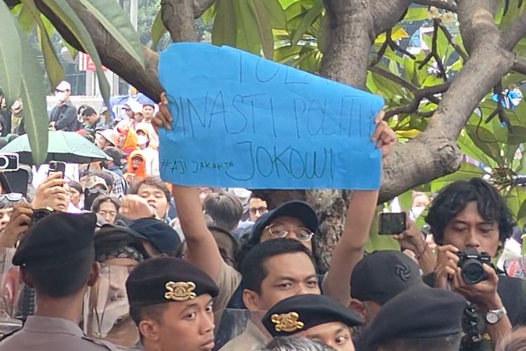 Catat, Ini Narahubung dan Kontak Darurat Terkait Aksi Tolak Revisi UU Pilkada di Berbagai Kota