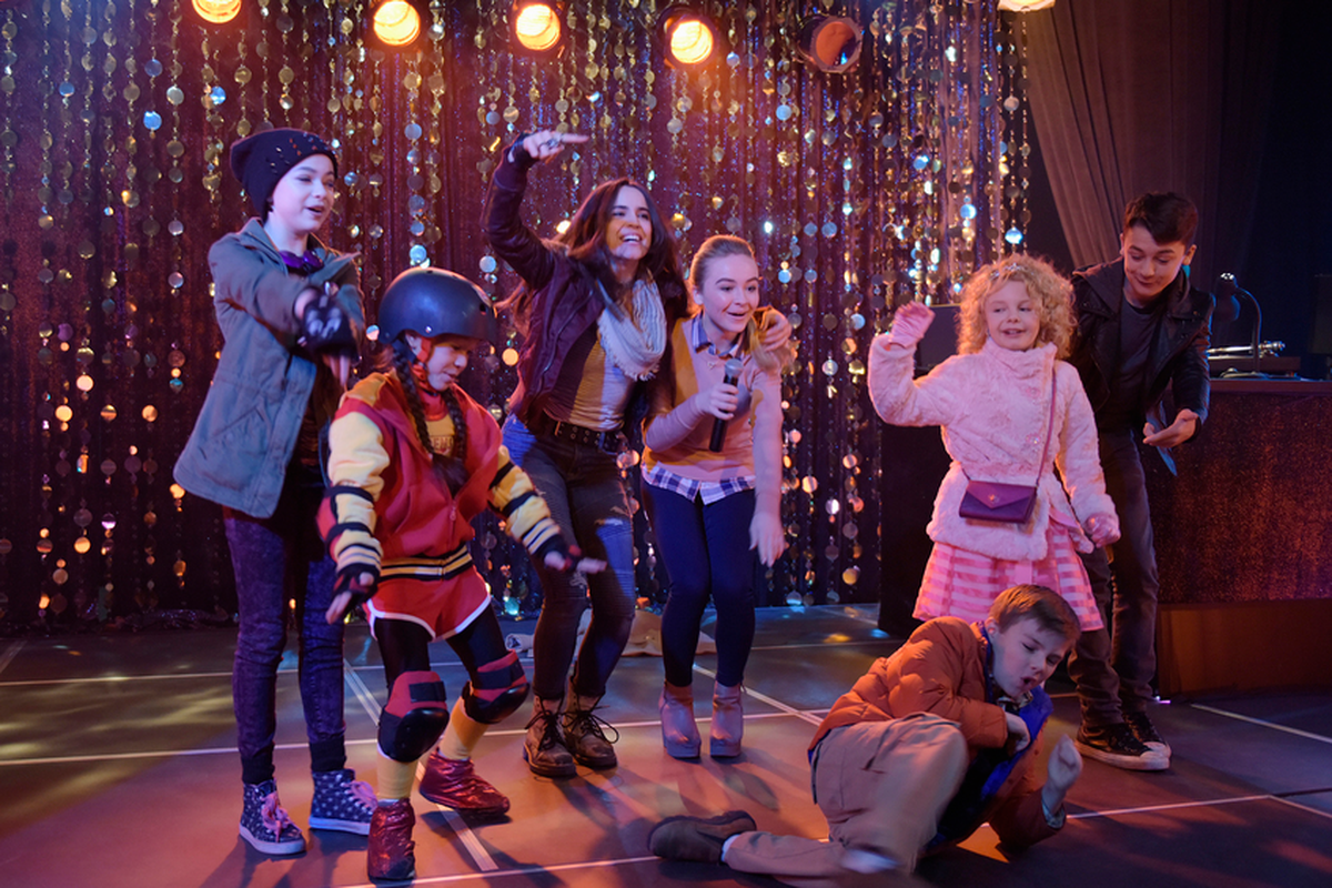 Sinopsis Adventures in Babysitting, Petualangan Menjadi Pengasuh Anak