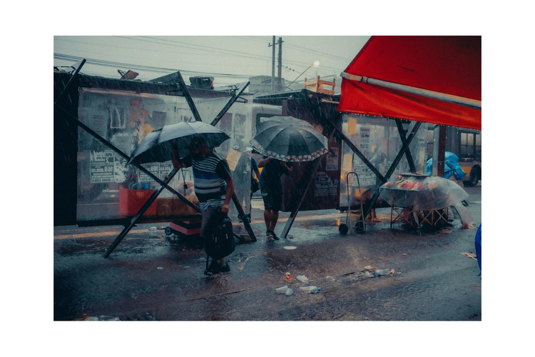 ilustrasi hujan lebat yang melanda wilayah di Jawa pada Oktober 2025.