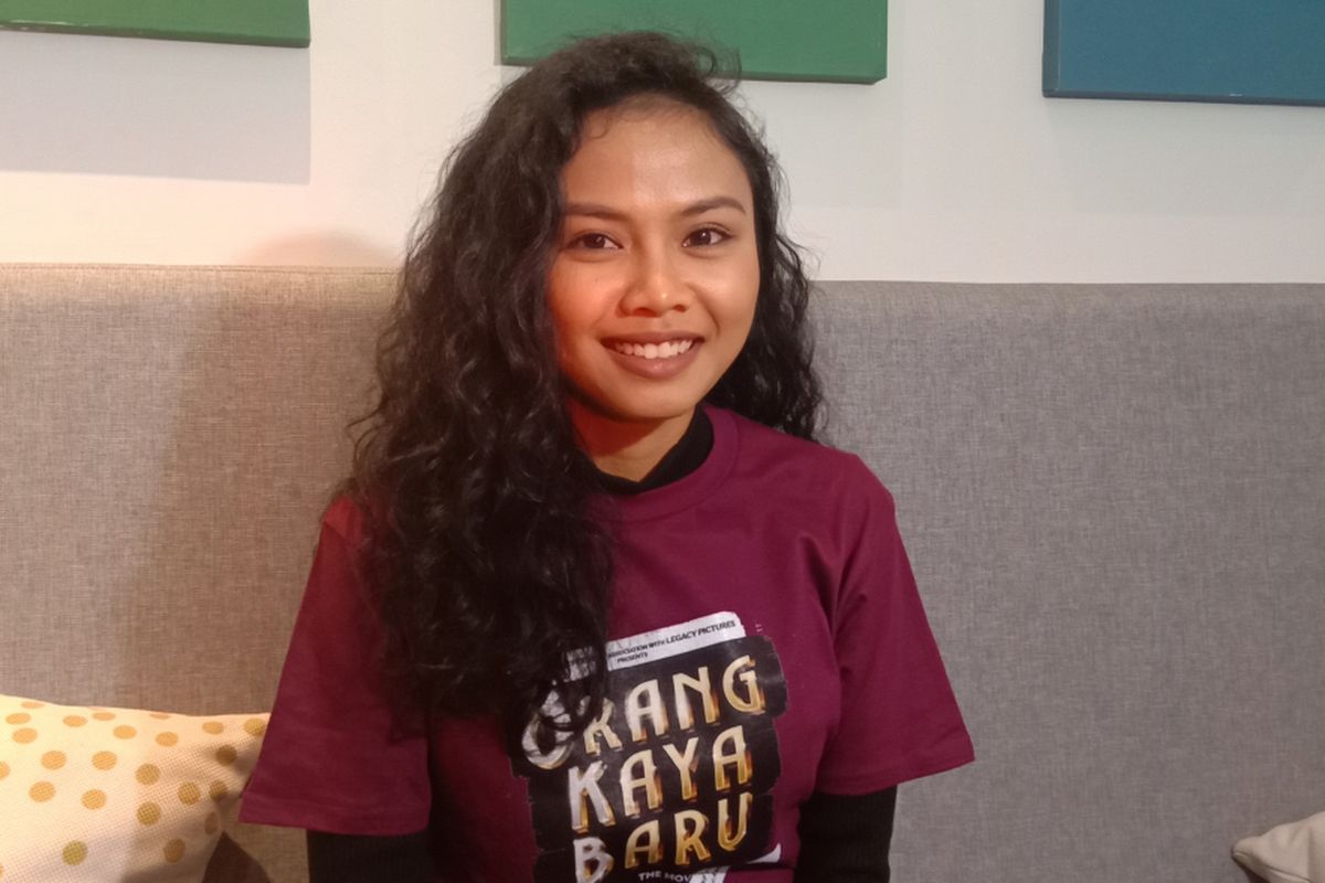 Dea Panendra berpose saat menghadiri jumpa pers film Orang Kaya Baru di Lewis & Carrol di Kebayoran Baru, Jakarta Selatan, Sabtu (12/1/2019).