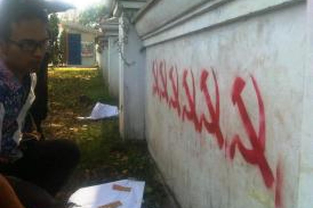 Inilah logo eks Partai Komunis Indonesia (PKI), yang beredar di sejumlah fasilitas di Universitas Jember, Jawa Timur, Jumat (14/08/2015).