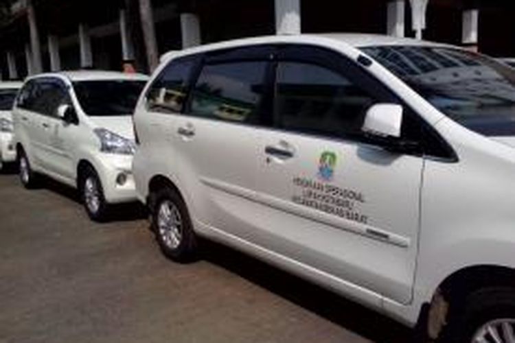 Mobil untuk lurah dan camat dari Pemerintah Kota Bekasi.