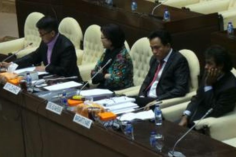 Empat pakar hukum bertemu Komisi II DPR untuk rapat dengar pendapat umum terkait Peraturan Pemerintah Pengganti Undang-Undang tentang Pemilihan Kepala Daerah, Rabu (26/11/2014).